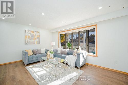 2 Geneva Crescent, Brampton, ON - Indoor Photo Showing Living Room