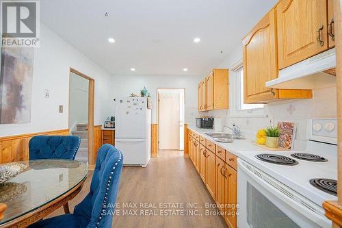 2 Geneva Crescent, Brampton, ON - Indoor Photo Showing Kitchen