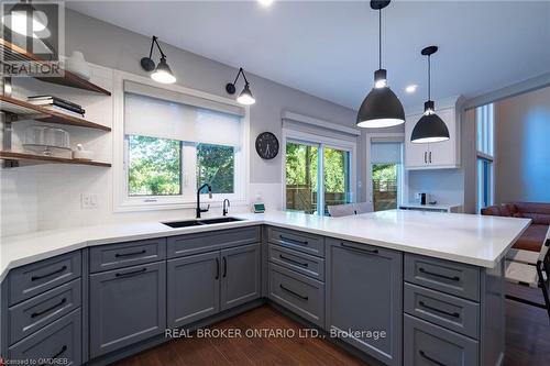 1621 Bayshire Drive, Oakville, ON - Indoor Photo Showing Kitchen With Double Sink