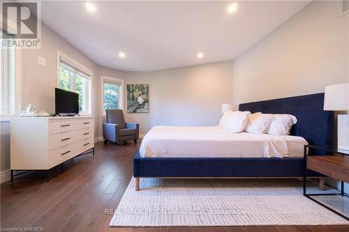 1621 Bayshire Drive, Oakville, ON - Indoor Photo Showing Bedroom