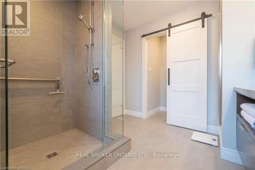 1621 Bayshire Drive, Oakville, ON - Indoor Photo Showing Bathroom