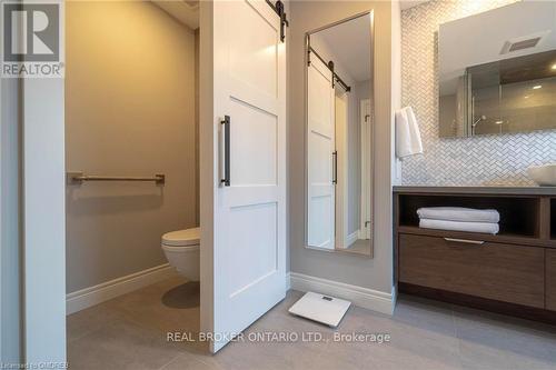 1621 Bayshire Drive, Oakville, ON - Indoor Photo Showing Bathroom