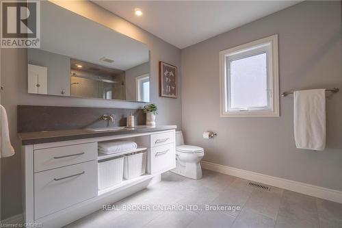 1621 Bayshire Drive, Oakville, ON - Indoor Photo Showing Bathroom