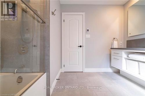 1621 Bayshire Drive, Oakville, ON - Indoor Photo Showing Bathroom