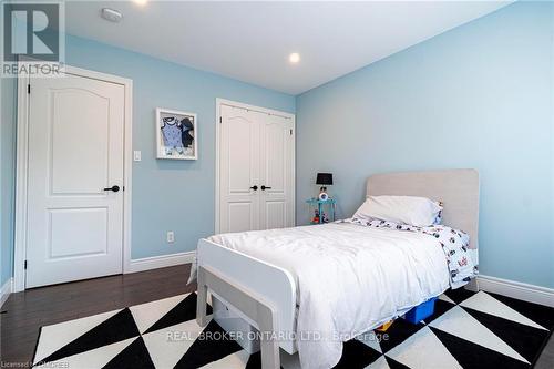 1621 Bayshire Drive, Oakville, ON - Indoor Photo Showing Bedroom