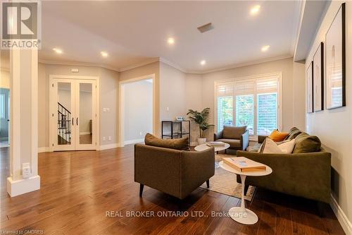 1621 Bayshire Drive, Oakville, ON - Indoor Photo Showing Living Room