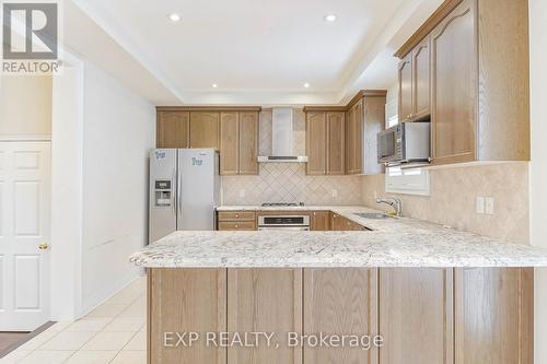 34 Bonnycastle Road, Markham, ON - Indoor Photo Showing Kitchen With Upgraded Kitchen