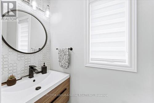 43 Grand Oak Drive, Richmond Hill, ON - Indoor Photo Showing Bathroom