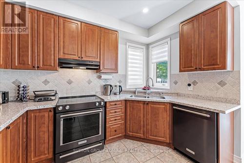 43 Grand Oak Drive, Richmond Hill, ON - Indoor Photo Showing Kitchen With Double Sink