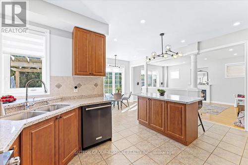 43 Grand Oak Drive, Richmond Hill, ON - Indoor Photo Showing Kitchen With Double Sink With Upgraded Kitchen