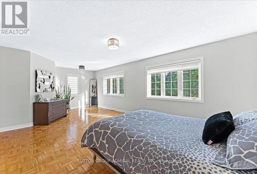 43 Grand Oak Drive, Richmond Hill, ON - Indoor Photo Showing Bedroom