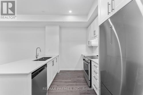 338 - 100 Honeycrisp Crescent, Vaughan, ON - Indoor Photo Showing Kitchen With Double Sink