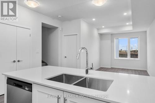 338 - 100 Honeycrisp Crescent, Vaughan, ON - Indoor Photo Showing Kitchen With Double Sink