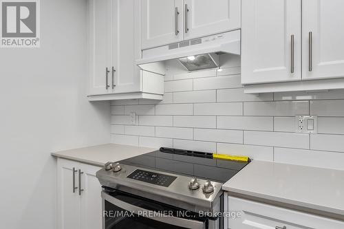 338 - 100 Honeycrisp Crescent, Vaughan, ON - Indoor Photo Showing Kitchen