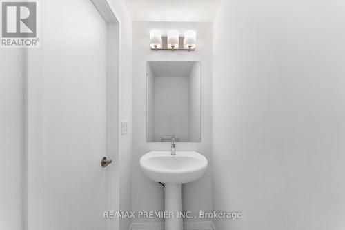 338 - 100 Honeycrisp Crescent, Vaughan, ON - Indoor Photo Showing Bathroom