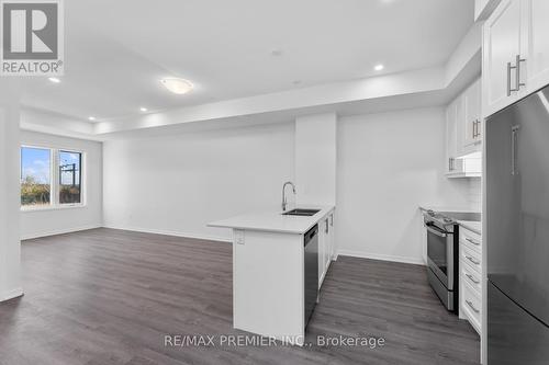 338 - 100 Honeycrisp Crescent, Vaughan, ON - Indoor Photo Showing Kitchen