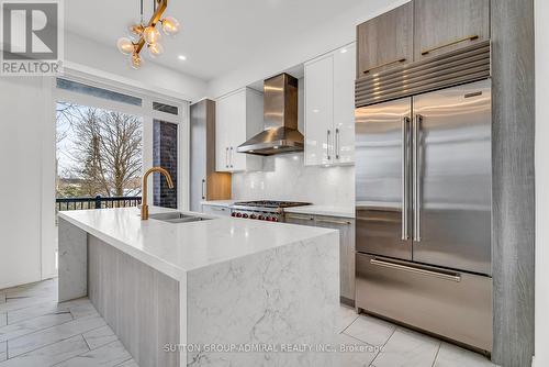 34 Globemaster Lane S, Richmond Hill, ON - Indoor Photo Showing Kitchen With Stainless Steel Kitchen With Double Sink With Upgraded Kitchen