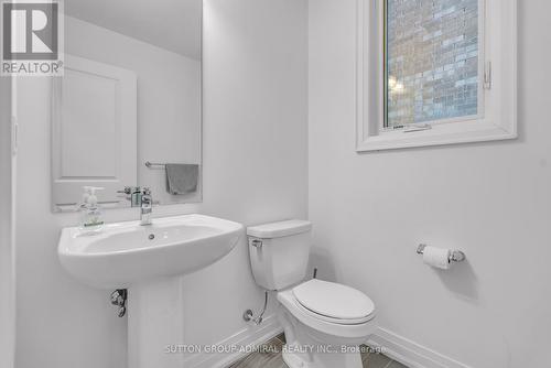 34 Globemaster Lane S, Richmond Hill, ON - Indoor Photo Showing Bathroom