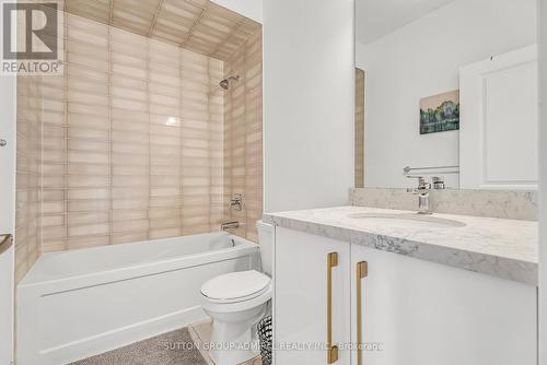 34 Globemaster Lane S, Richmond Hill, ON - Indoor Photo Showing Bathroom