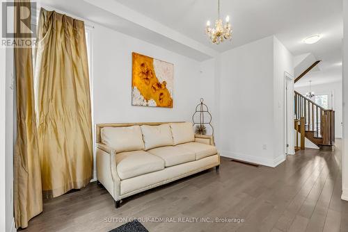 34 Globemaster Lane S, Richmond Hill, ON - Indoor Photo Showing Living Room