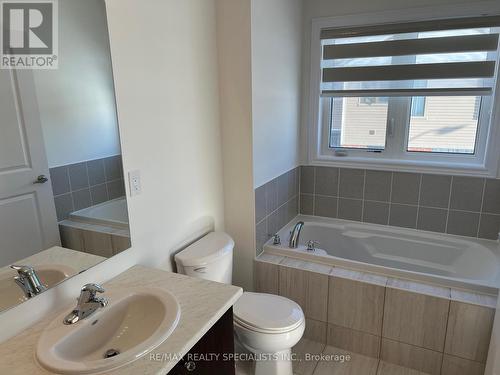 2 Prudhoe Terrace, Barrie, ON - Indoor Photo Showing Bathroom