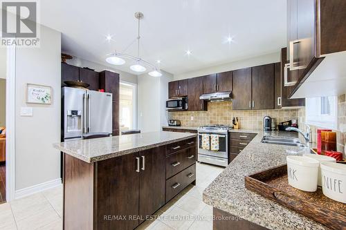 30 Deanston Court, Brampton, ON - Indoor Photo Showing Kitchen With Stainless Steel Kitchen With Double Sink With Upgraded Kitchen