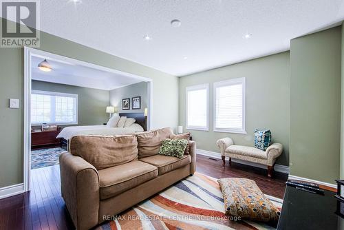 30 Deanston Court, Brampton, ON - Indoor Photo Showing Living Room