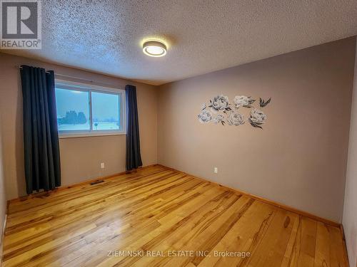 143 Tamarack Street, Iroquois Falls, ON - Indoor Photo Showing Other Room