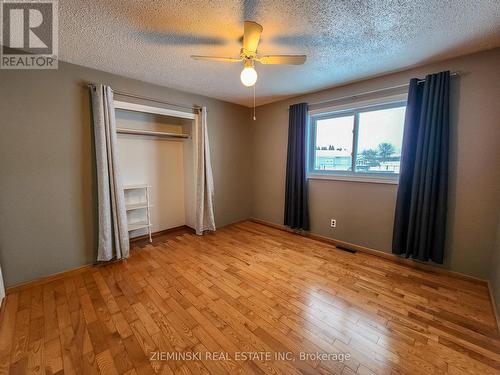 143 Tamarack Street, Iroquois Falls, ON - Indoor Photo Showing Other Room