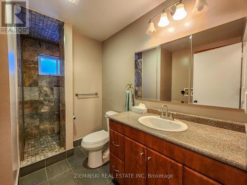 143 Tamarack Street, Iroquois Falls, ON - Indoor Photo Showing Bathroom