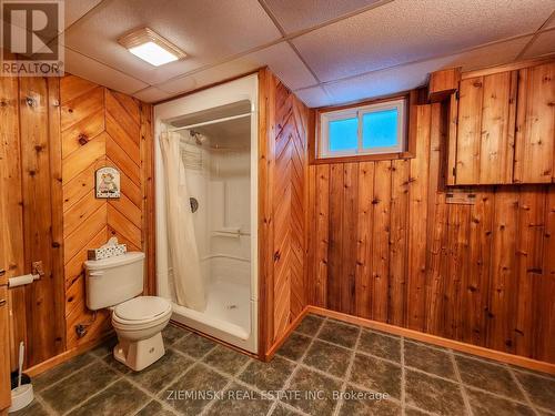 143 Tamarack Street, Iroquois Falls, ON - Indoor Photo Showing Bathroom