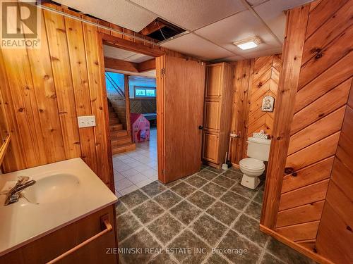 143 Tamarack Street, Iroquois Falls, ON - Indoor Photo Showing Bathroom