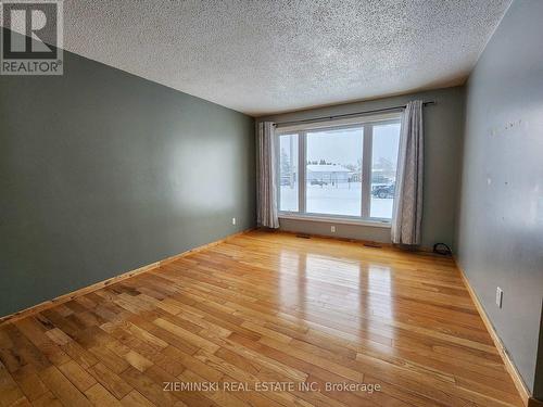 143 Tamarack Street, Iroquois Falls, ON - Indoor Photo Showing Other Room