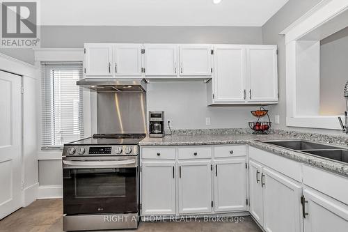 5516 Lion Street, Ottawa, ON - Indoor Photo Showing Kitchen With Double Sink