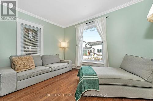 5516 Lion Street, Ottawa, ON - Indoor Photo Showing Living Room