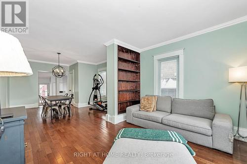 5516 Lion Street, Ottawa, ON - Indoor Photo Showing Living Room