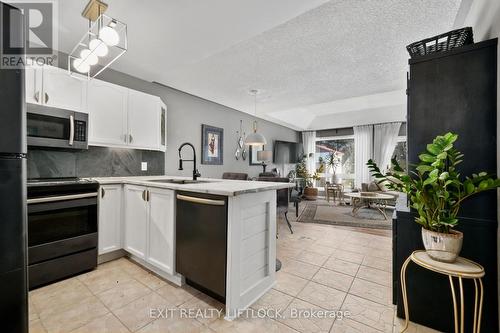 396 Spillsbury Drive, Peterborough (Otonabee), ON - Indoor Photo Showing Kitchen