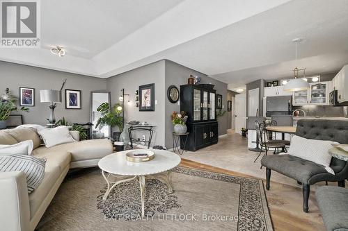 396 Spillsbury Drive, Peterborough (Otonabee), ON - Indoor Photo Showing Living Room