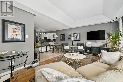 396 Spillsbury Drive, Peterborough (Otonabee), ON - Indoor Photo Showing Living Room