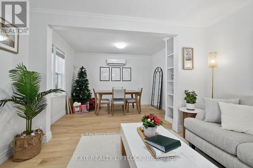 580 King George Street, Peterborough (Otonabee), ON - Indoor Photo Showing Living Room