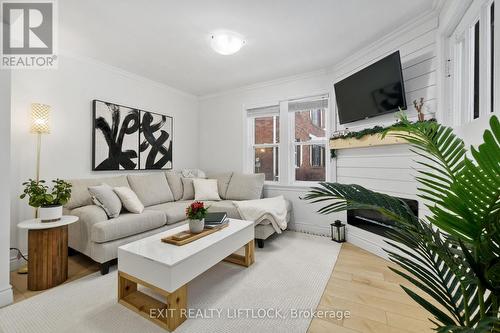 580 King George Street, Peterborough (Otonabee), ON - Indoor Photo Showing Living Room