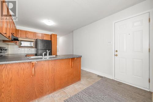 24 Lakepointe Drive, Ottawa, ON - Indoor Photo Showing Kitchen