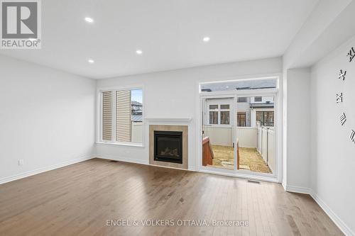 759 Cairn Crescent, Ottawa, ON - Indoor Photo Showing Living Room With Fireplace