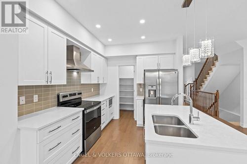 759 Cairn Crescent, Ottawa, ON - Indoor Photo Showing Kitchen With Double Sink With Upgraded Kitchen