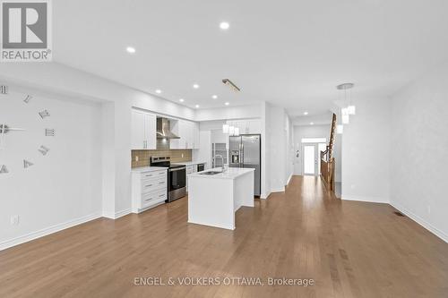 759 Cairn Crescent, Ottawa, ON - Indoor Photo Showing Kitchen