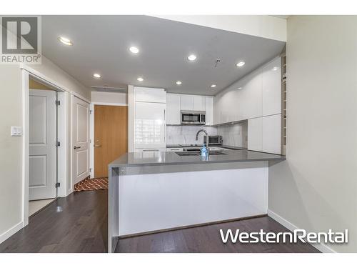 5728 Berton Avenue, Vancouver, BC - Indoor Photo Showing Kitchen