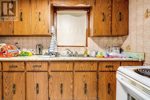 4 Mcr Drive, Leamington, ON - Indoor Photo Showing Kitchen