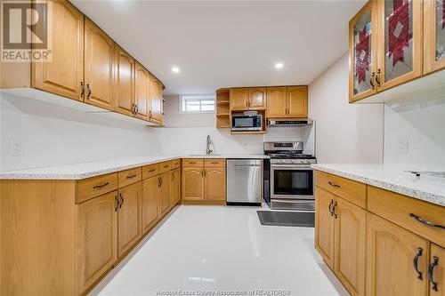 12303 Vickery Lane, Tecumseh, ON - Indoor Photo Showing Kitchen