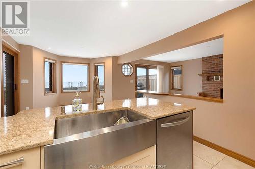 385 Lakeview Drive, Lakeshore, ON - Indoor Photo Showing Kitchen