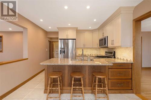 385 Lakeview Drive, Lakeshore, ON - Indoor Photo Showing Kitchen